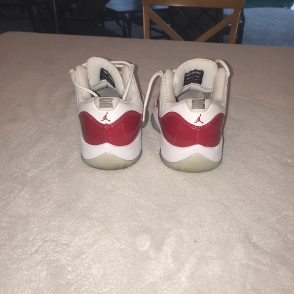 jordan 11 low cherry - Picture 3 of 4